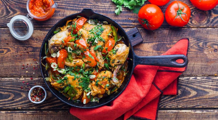 Abkhazian chicken in a frying pan