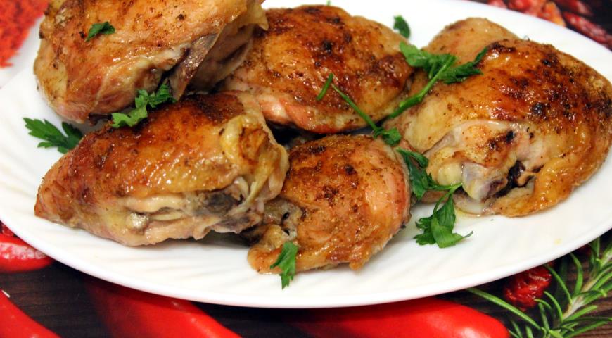 Aromatic baked chicken thighs