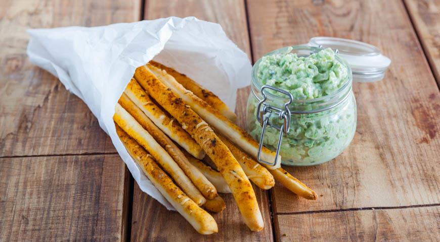 Avocado dip with blue cheese