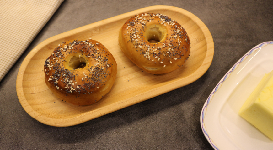 Bagels with poppy seeds and sesame seeds