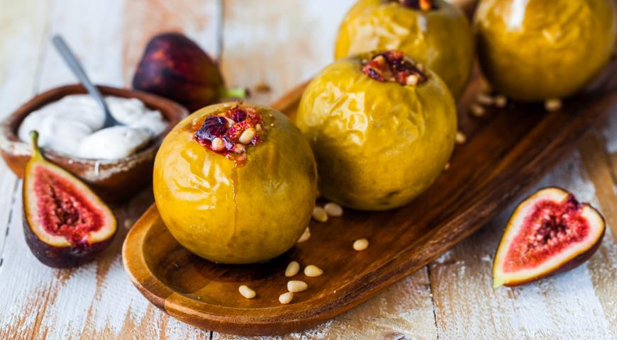 Baked apples with suzma and pine nuts