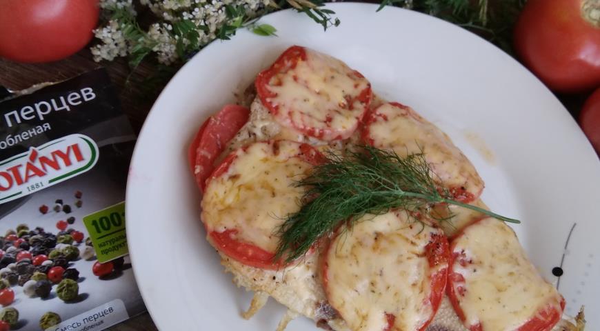 Baked flounder with tomatoes and cheese