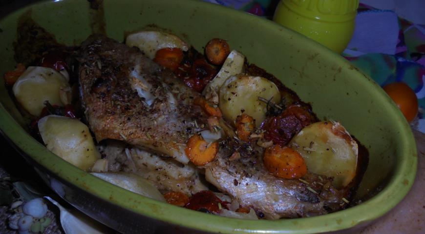 Baked perch with vegetables