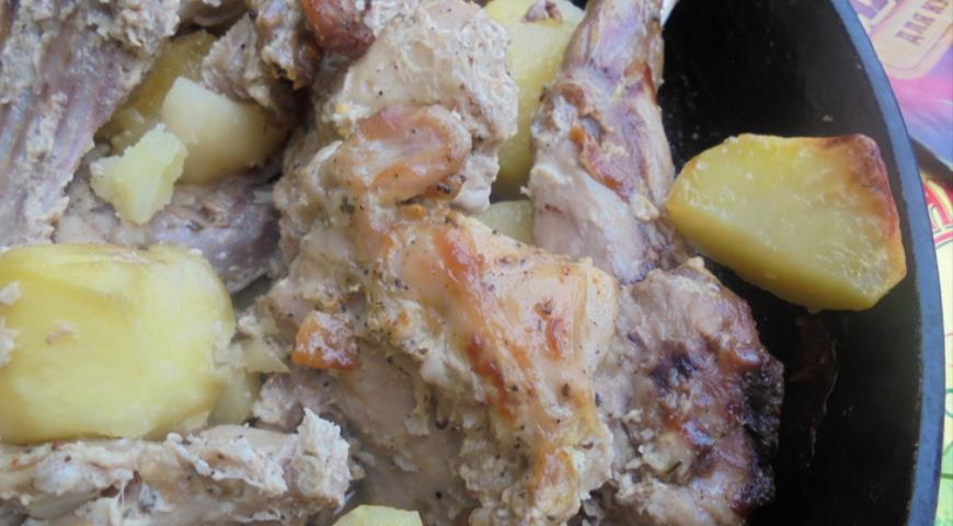 Baked rabbit with potatoes