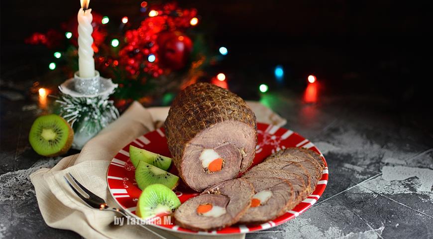 Beef roll with lard and carrots