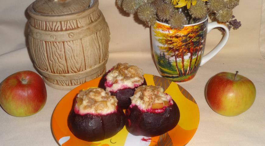Beets stuffed with cottage cheese and apples