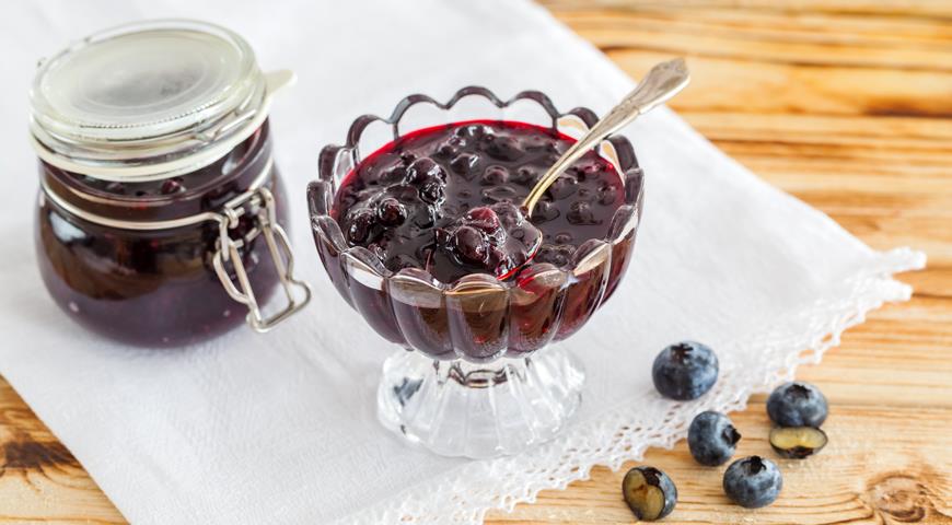 Blueberry jam with rum