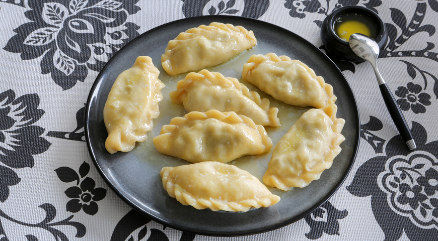 Boiled pies with meat in Mordovian style