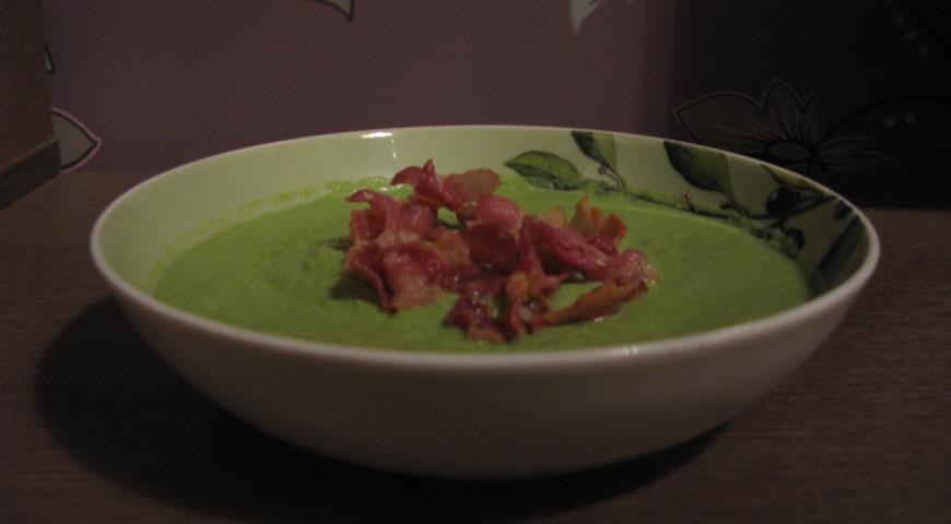 Broccoli and bacon puree soup