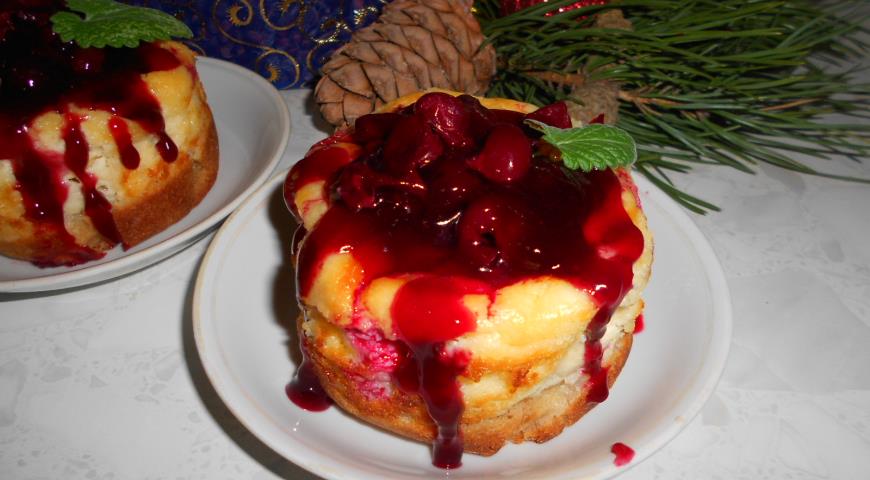 Cakes with cherries and curd cream