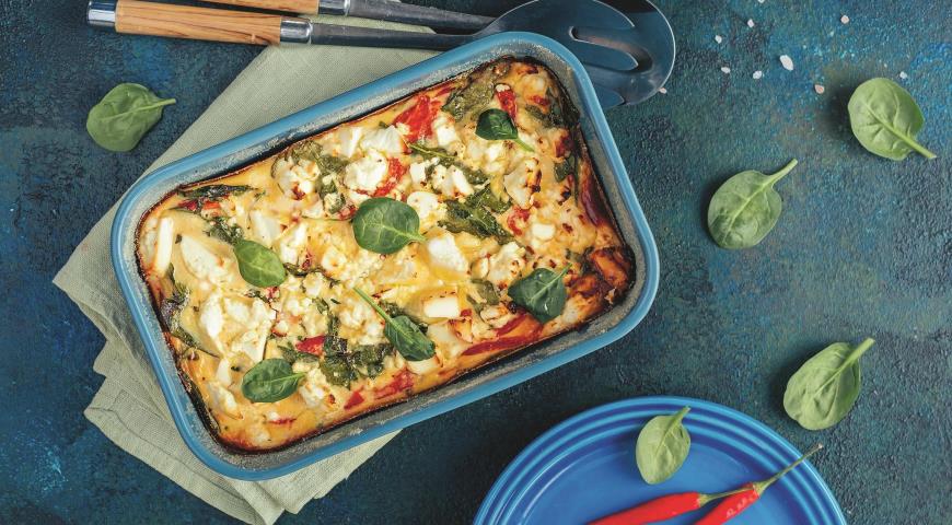 Casserole with pepper, spinach and feta