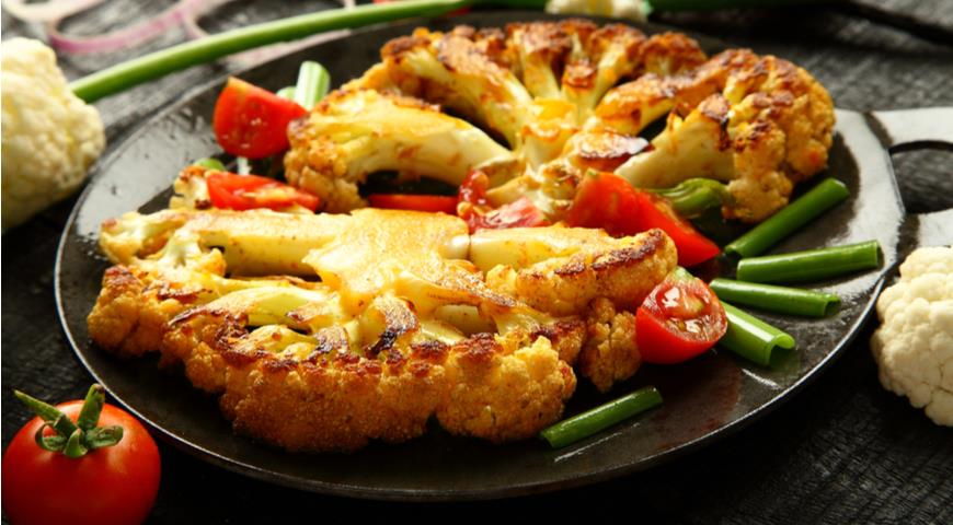 Cauliflower steak with beans and tomatoes