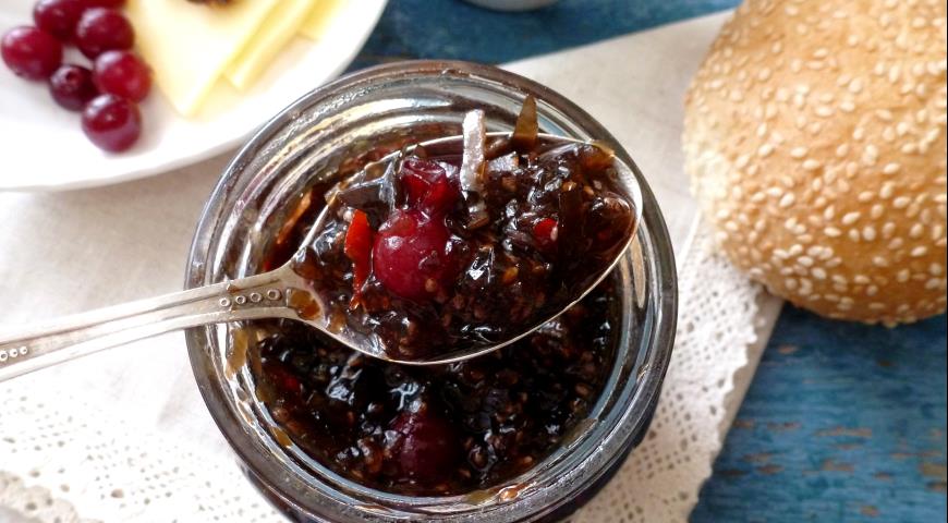Chia jam from seaweed and cranberry
