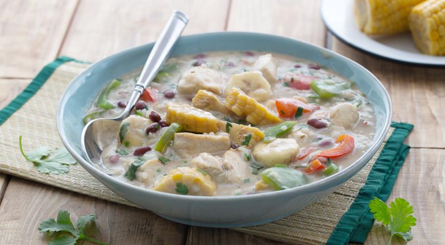 Chicken gumbo with corn, beans and banana