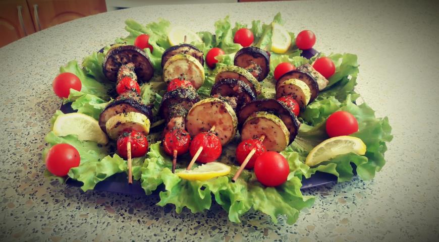 Chicken skewers with vegetables