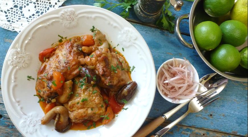 Chicken stew with dates (Nurmalı tavuk)