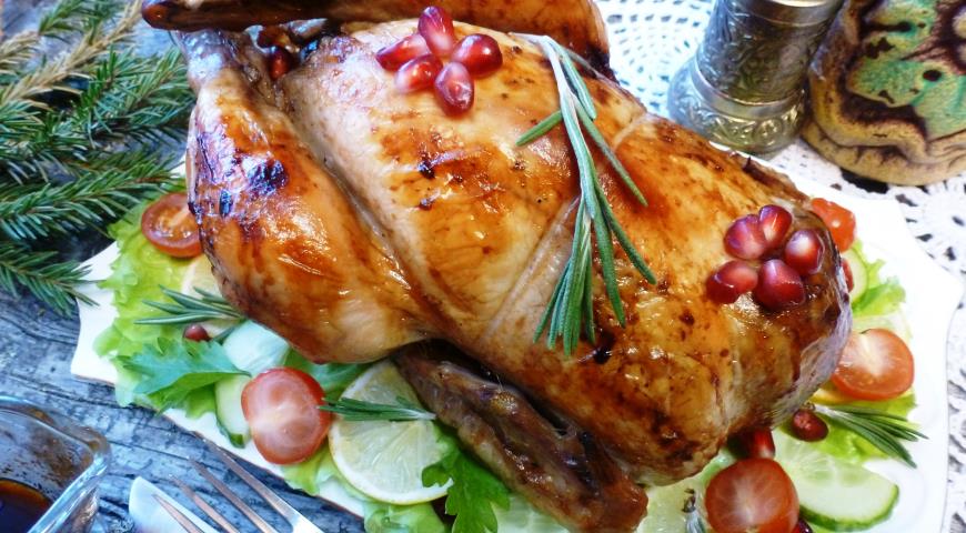 Chicken stuffed with rice, chestnuts and almonds