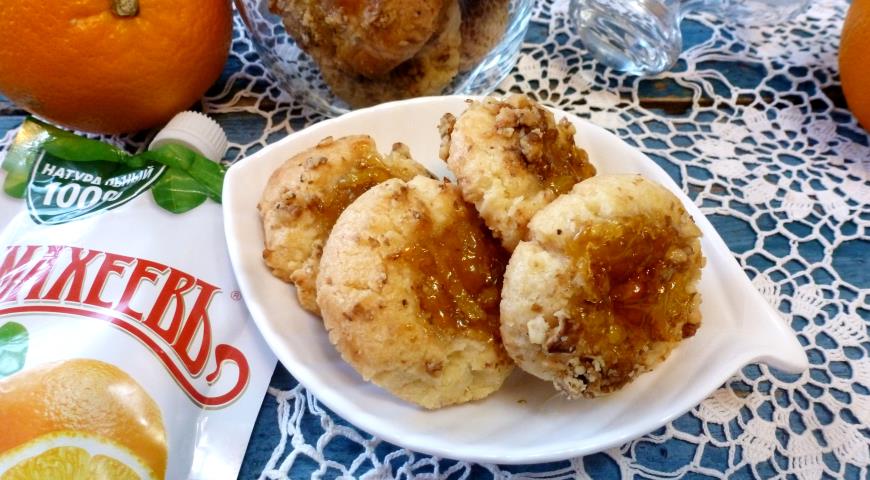 Cookies with orange jam and nuts