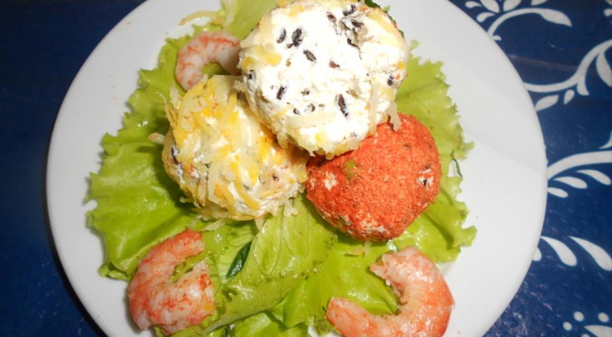 Cottage cheese ball appetizer with shrimps