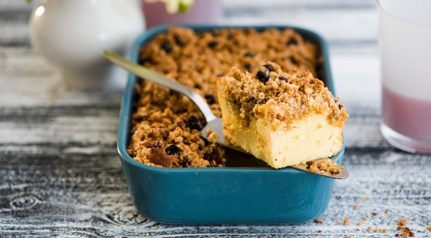 Cottage cheese casserole with muesli crumble