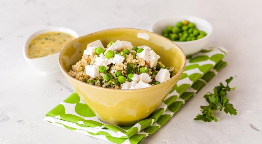 Couscous salad with green peas