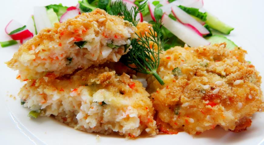 Crab cutlets with cheese, herbs and garlic