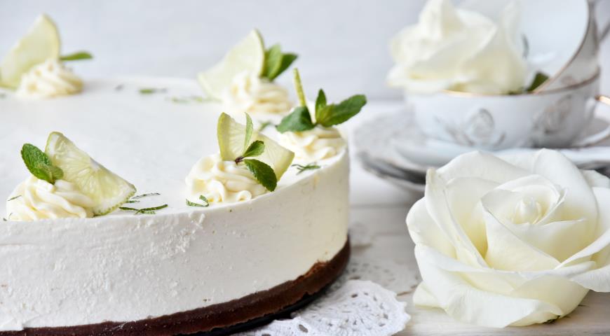 Delicate vanilla cheesecake without baking