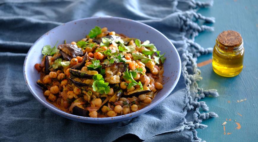 Eggplant, chickpeas and onions