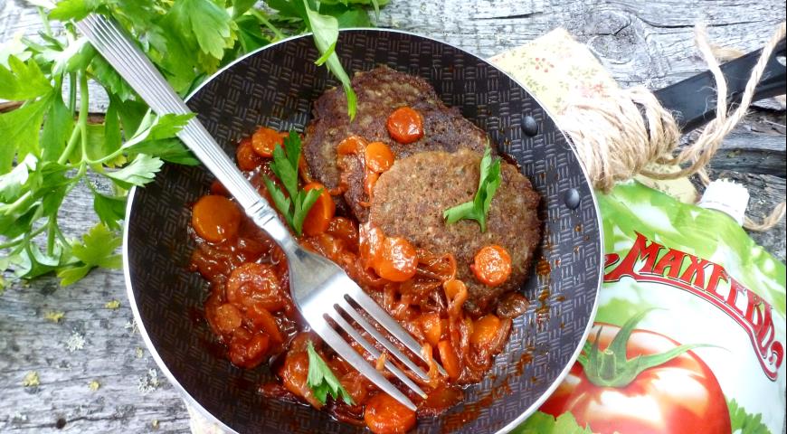Eggplant pancakes with vegetable sauce