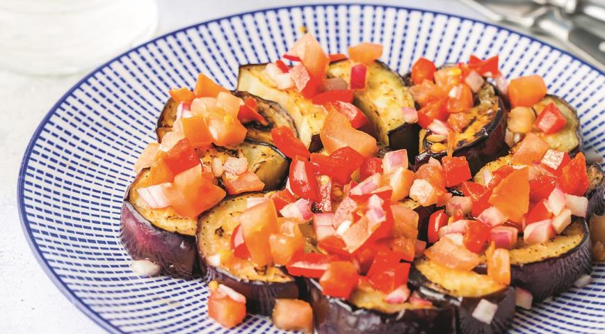 Eggplant salad with red pepper