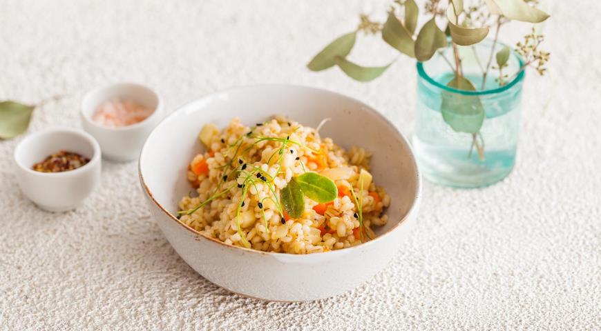 Fried barley with vegetables