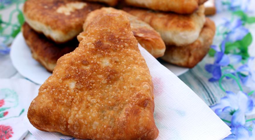 Fried meat pies