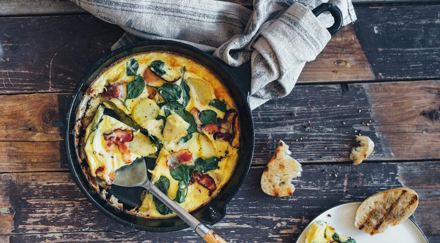 Frittata with potatoes, bacon and spinach