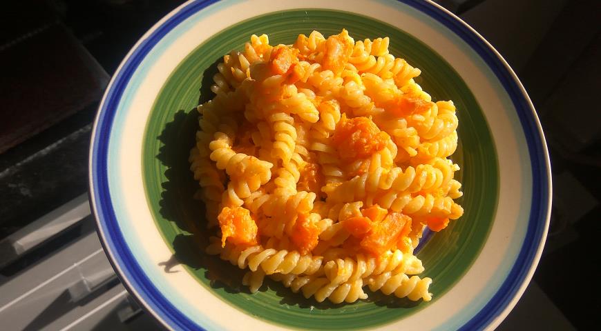 Fusilli with pumpkin, ricotta and thyme