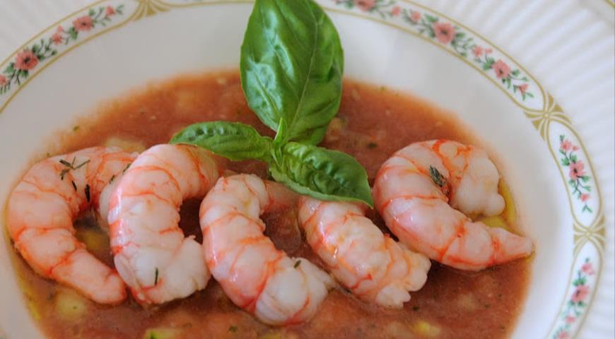 Gazpacho with shrimp in Andalusian style