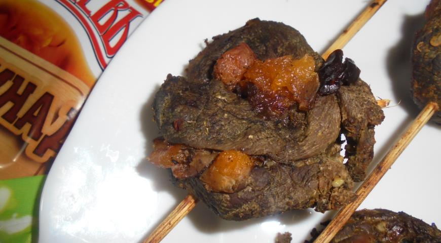 Goose rolls with dried fruits
