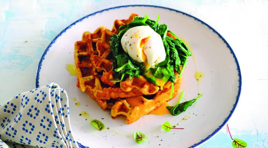 Green cheese waffles with spinach and poached egg