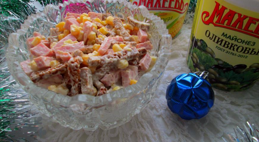 Ham and kirieshek salad
