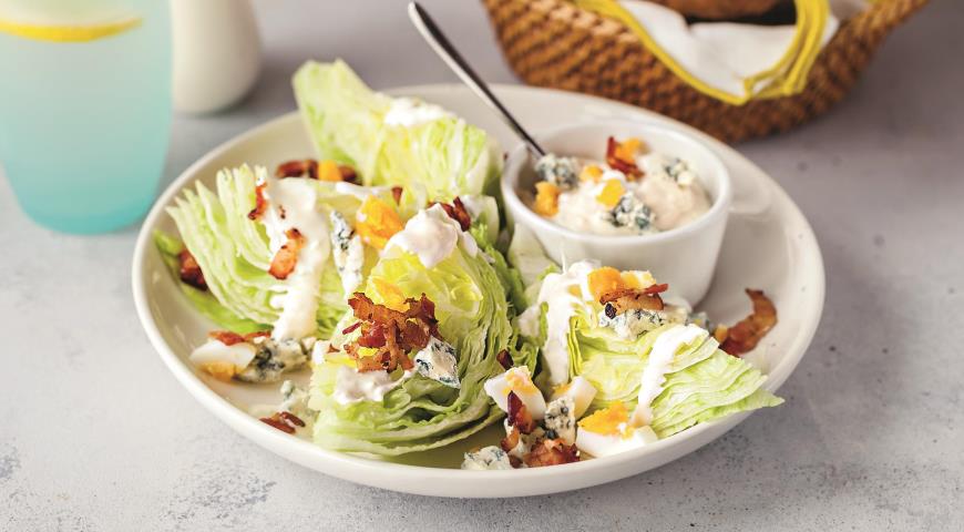Iceberg salad with eggs, bacon and blue cheese