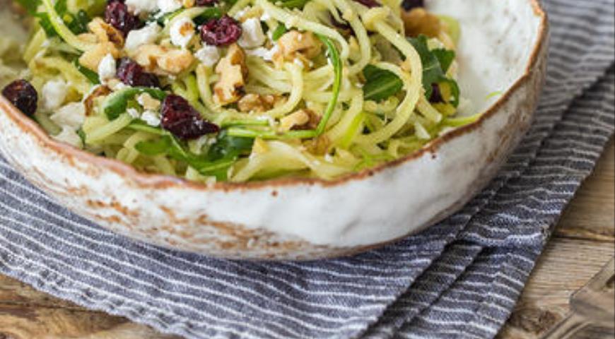 Kohlrabi and apple salad with dried cranberries