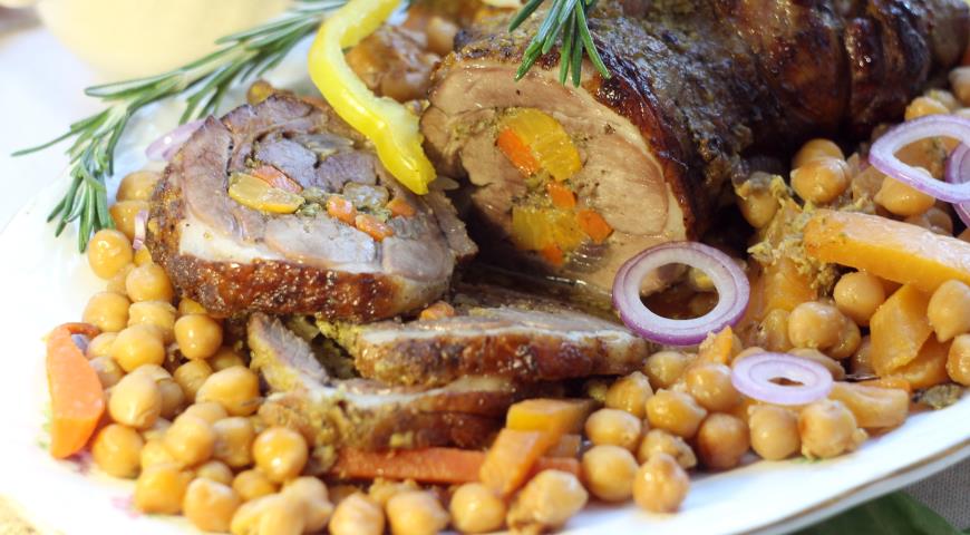 Lamb roll with turnips and chickpeas