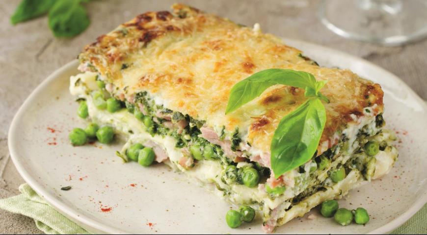 Lasagne with ham, peas and cottage cheese