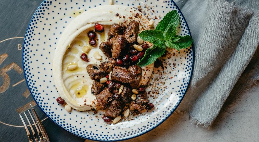 Lebanese hummus with spicy chicken hearts