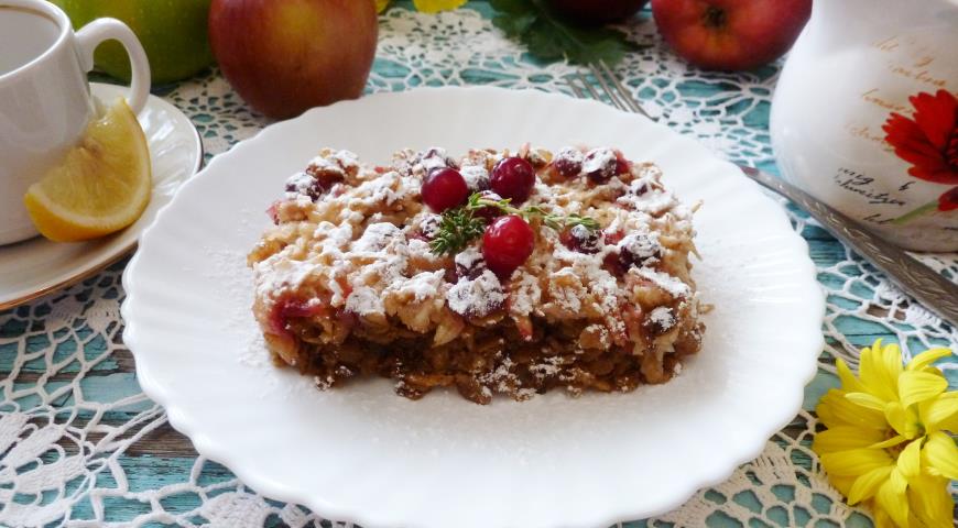 Lingonberry and apple pie