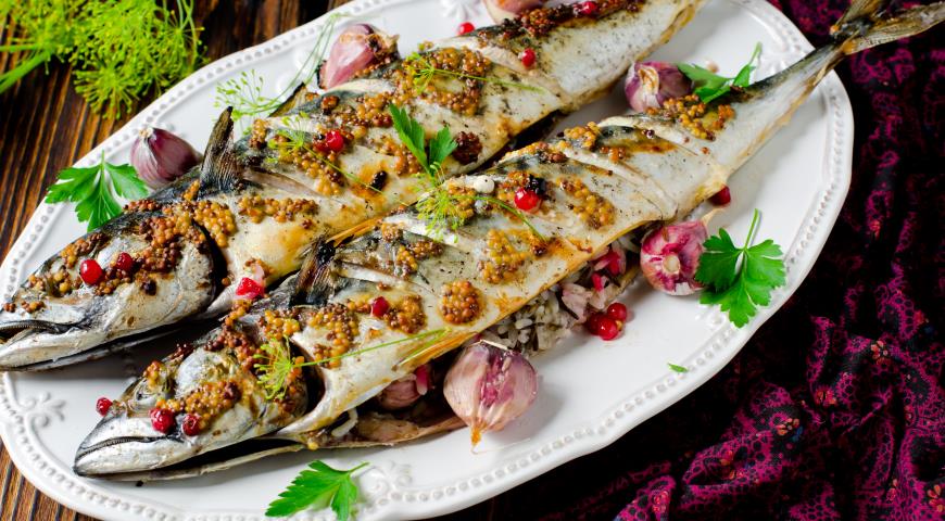 Mackerel stuffed with rice and currants