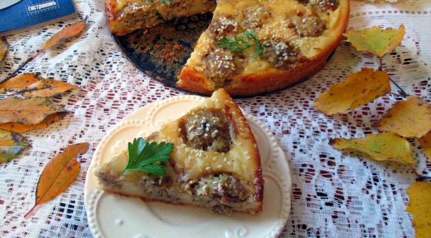 Meatball pie with sesame cheese cap