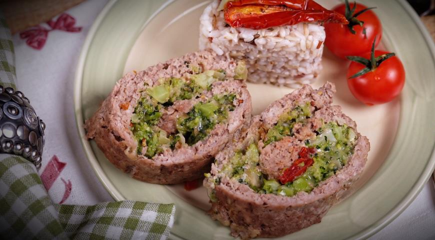 Meatloaf with broccoli, cheese and sun-dried tomatoes