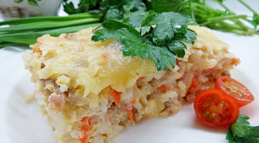 Minced meat and rice casserole