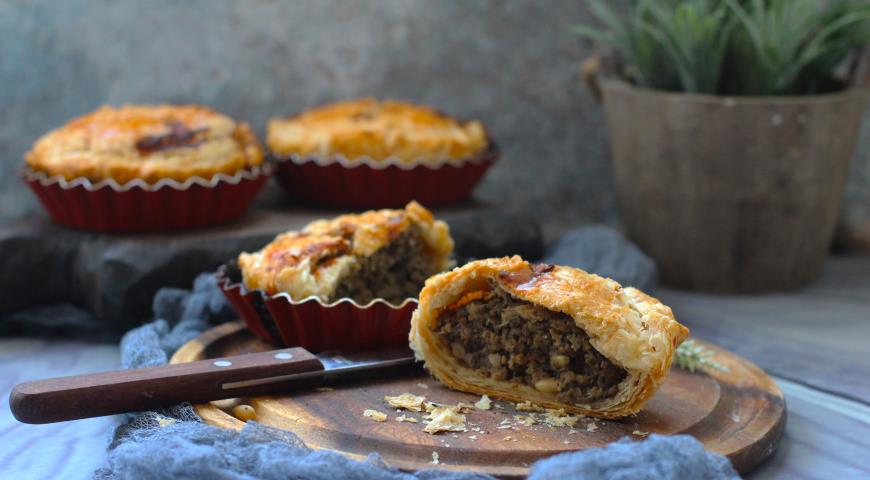 Mini pies with baked eggplant, minced meat and pine nuts