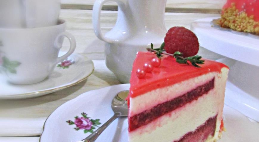 Mousse cake "Delicate raspberry"